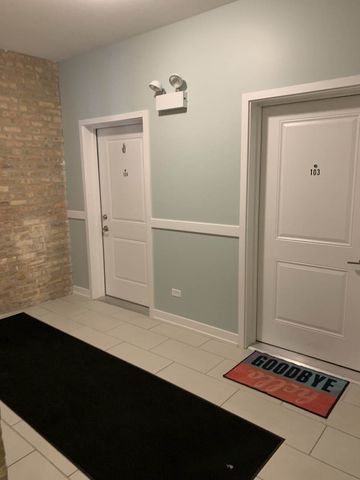 6125 N Clark Street 104, Chicago, IL 60660