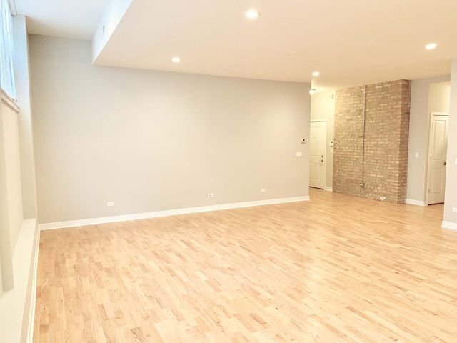 6125 N Clark Street 104, Chicago, IL 60660