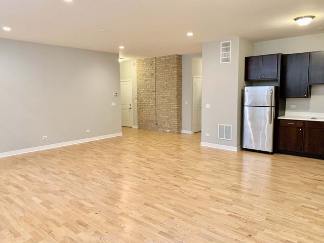 6125 N Clark Street 104, Chicago, IL 60660