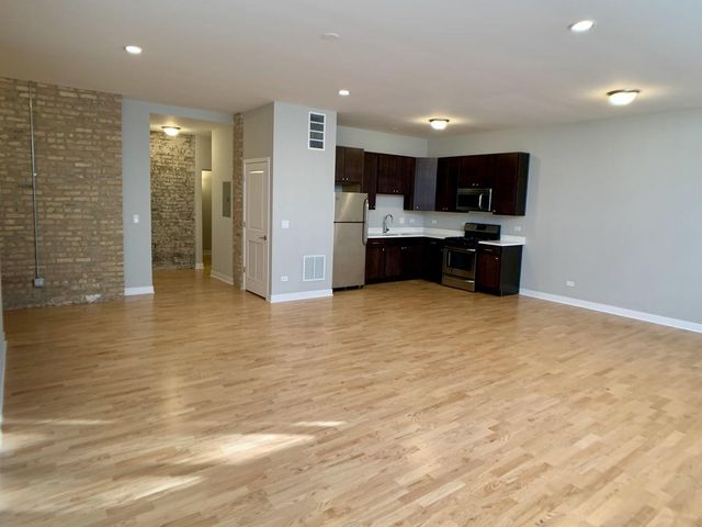 6125 N Clark Street 104, Chicago, IL 60660