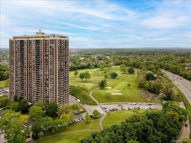 270-10 Grand Central Parkway 3F, Floral Park, NY 11005