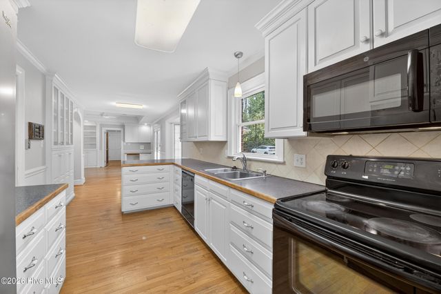 210 King George Road, Greenville, NC 27858