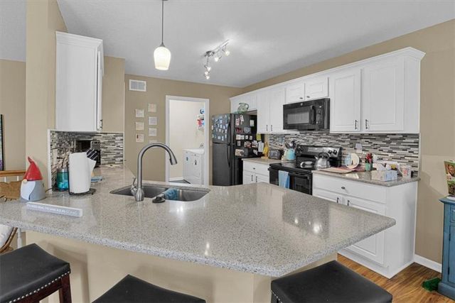512 Brentwood Drive, Liberty, MO 64068