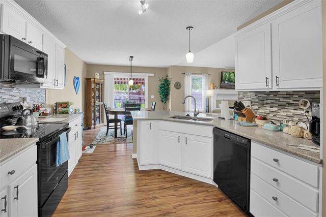 512 Brentwood Drive, Liberty, MO 64068