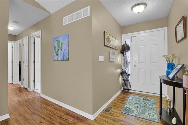 512 Brentwood Drive, Liberty, MO 64068