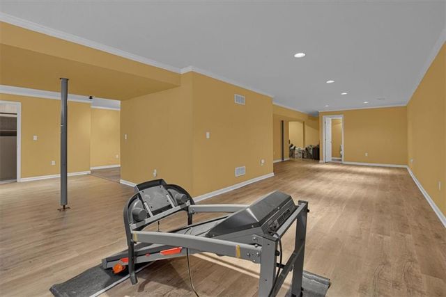 512 Brentwood Drive, Liberty, MO 64068