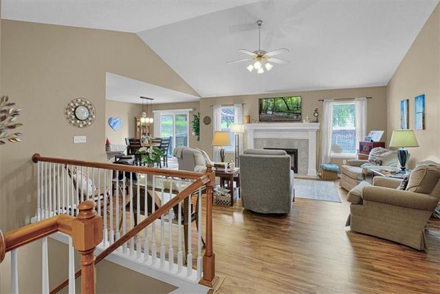 512 Brentwood Drive, Liberty, MO 64068