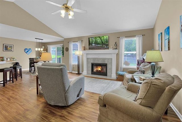 512 Brentwood Drive, Liberty, MO 64068