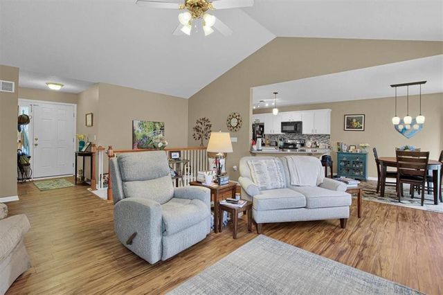 512 Brentwood Drive, Liberty, MO 64068