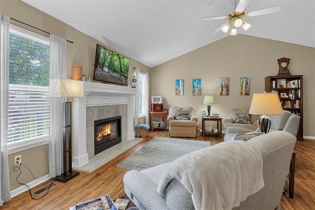 512 Brentwood Drive, Liberty, MO 64068