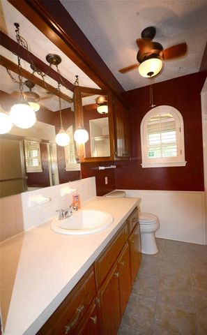 1224 NW 6th Place, Moore, OK 73170
