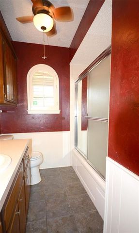 1224 NW 6th Place, Moore, OK 73170