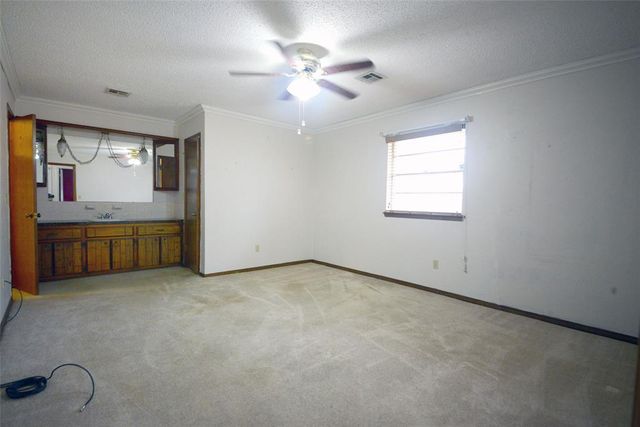 1224 NW 6th Place, Moore, OK 73170