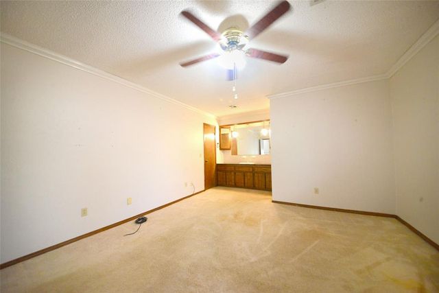 1224 NW 6th Place, Moore, OK 73170