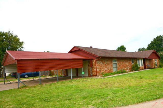 1224 NW 6th Place, Moore, OK 73170
