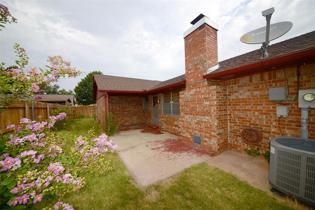 1224 NW 6th Place, Moore, OK 73170