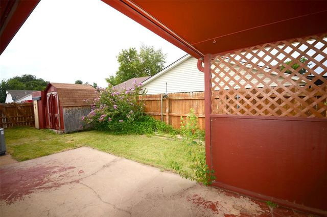 1224 NW 6th Place, Moore, OK 73170