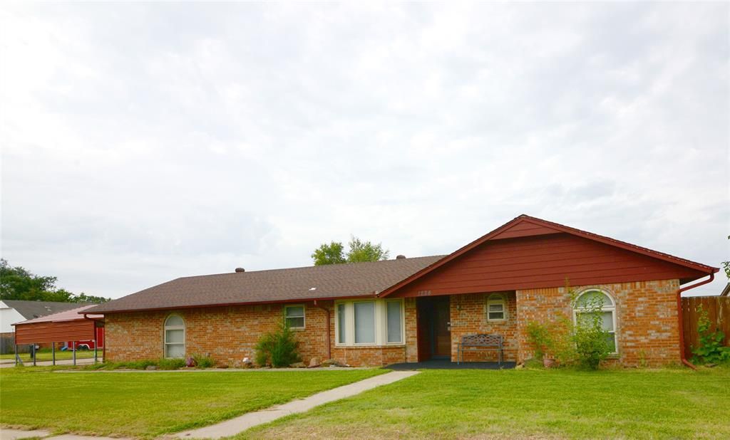 1224 NW 6th Place, Moore, OK 73170