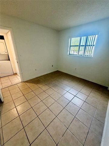 8185 NW 7th St 209, Miami, FL 33126