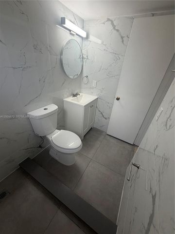 8185 NW 7th St 209, Miami, FL 33126