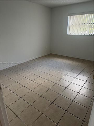 8185 NW 7th St 209, Miami, FL 33126