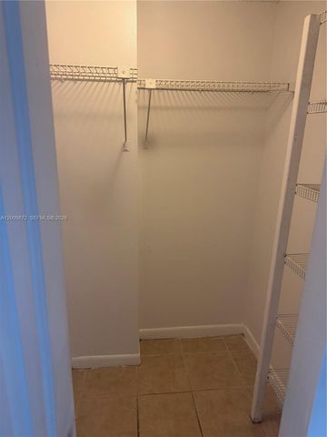 8185 NW 7th St 209, Miami, FL 33126