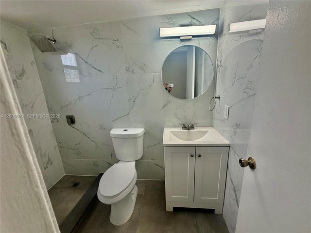 8185 NW 7th St 209, Miami, FL 33126