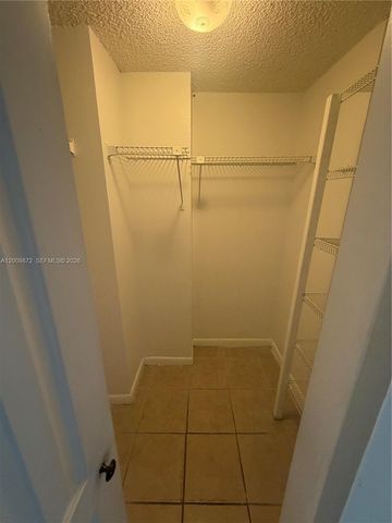 8185 NW 7th St 209, Miami, FL 33126