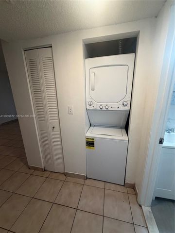 8185 NW 7th St 209, Miami, FL 33126