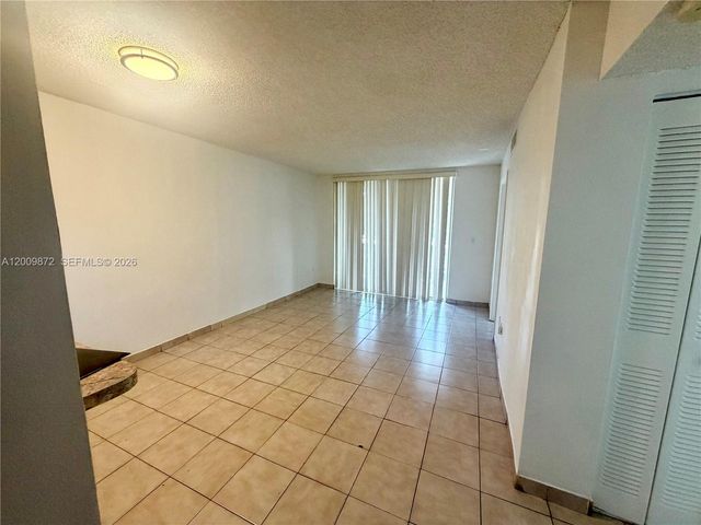 8185 NW 7th St 209, Miami, FL 33126