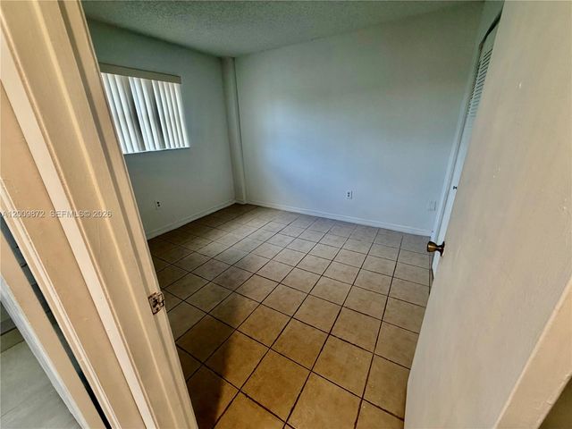 8185 NW 7th St 209, Miami, FL 33126