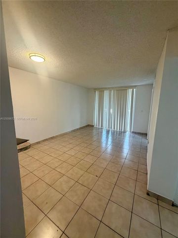 8185 NW 7th St 209, Miami, FL 33126