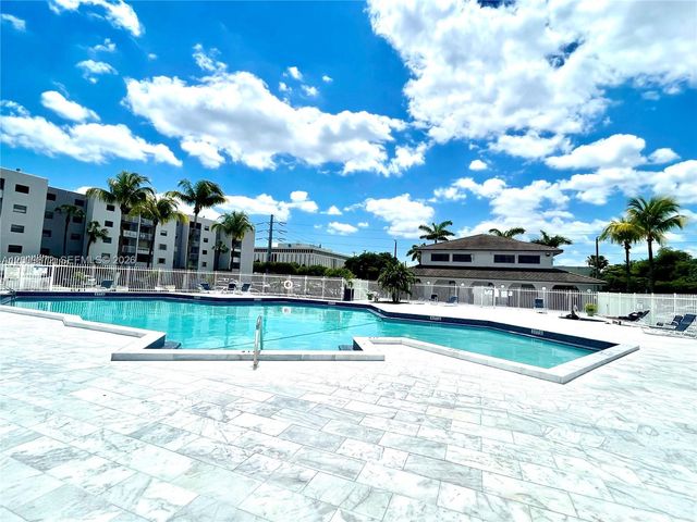 8185 NW 7th St 209, Miami, FL 33126