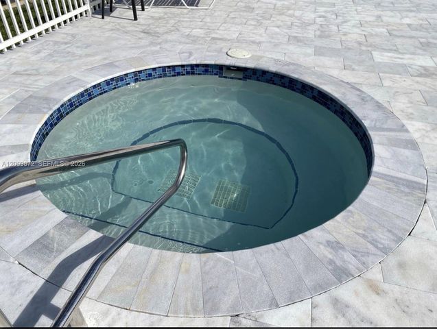 8185 NW 7th St 209, Miami, FL 33126