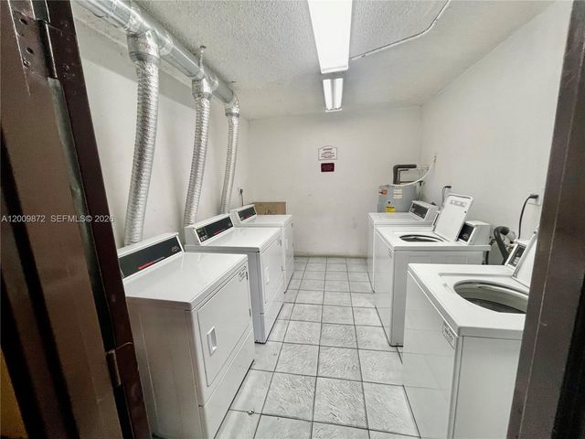 8185 NW 7th St 209, Miami, FL 33126