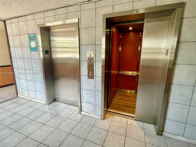 8185 NW 7th St 209, Miami, FL 33126