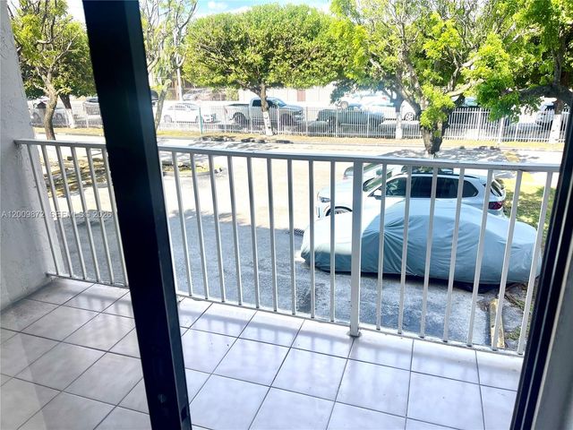 8185 NW 7th St 209, Miami, FL 33126