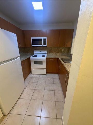 8185 NW 7th St 209, Miami, FL 33126