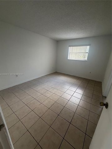 8185 NW 7th St 209, Miami, FL 33126