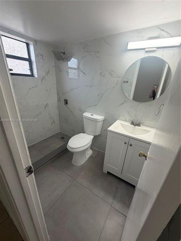 8185 NW 7th St 209, Miami, FL 33126