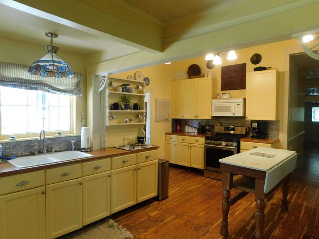 602 E NORTH ST, Lindale, TX 75771