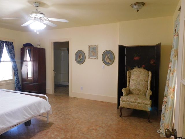 602 E NORTH ST, Lindale, TX 75771