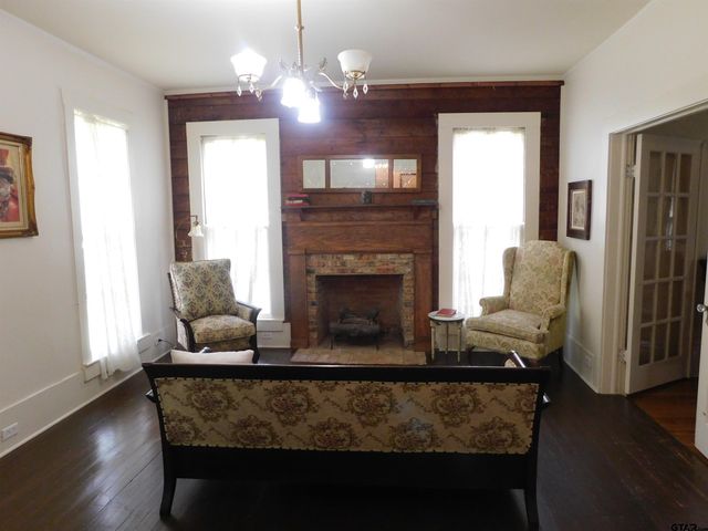 602 E NORTH ST, Lindale, TX 75771