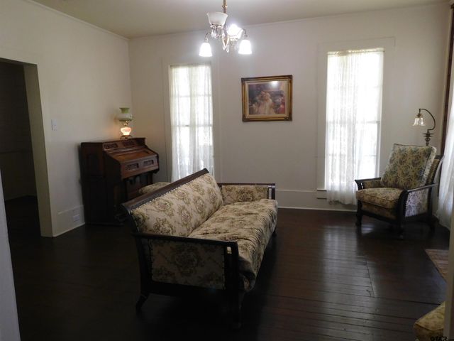 602 E NORTH ST, Lindale, TX 75771