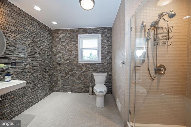 20 FAIRVIEW RD, Swarthmore, PA 19081
