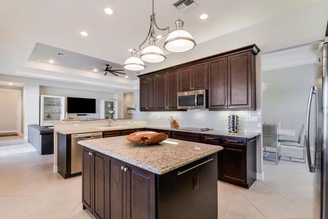 7754 Maywood Crest Drive, Palm Beach Gardens, FL 33412