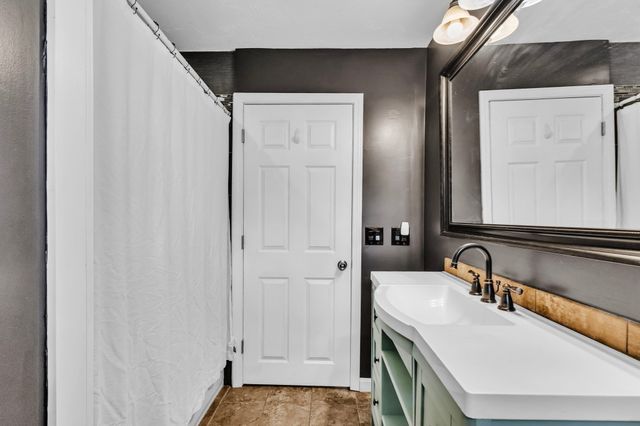 6 Pitcairn Ave, Leicester, MA 01524