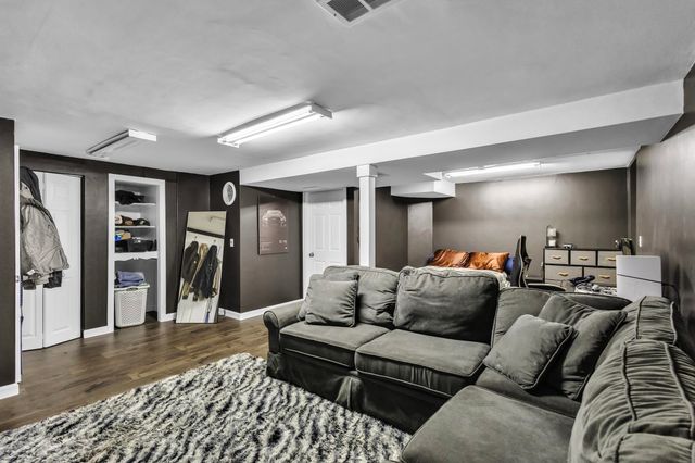 6 Pitcairn Ave, Leicester, MA 01524
