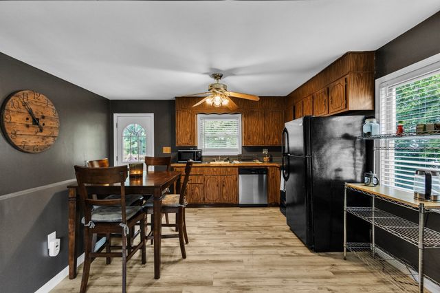 6 Pitcairn Ave, Leicester, MA 01524