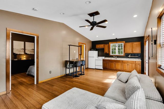 6 Pitcairn Ave, Leicester, MA 01524